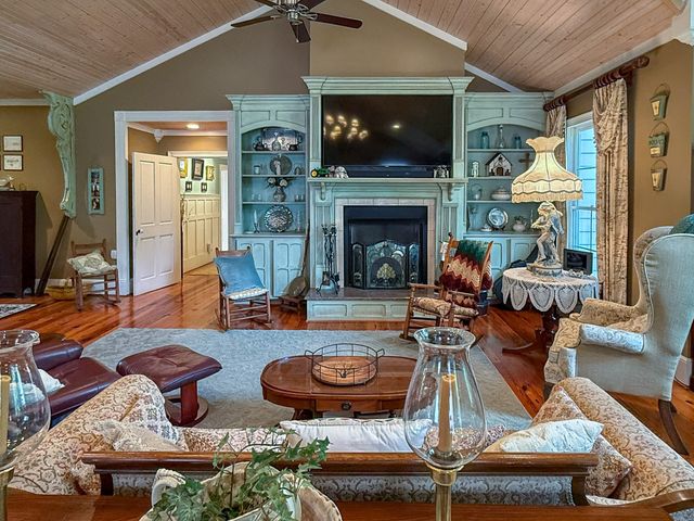 4929 Snow Creek Rd, Santa Fe, TN 38482