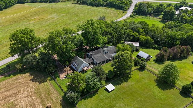 4929 Snow Creek Rd, Santa Fe, TN 38482