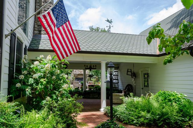 4929 Snow Creek Rd, Santa Fe, TN 38482