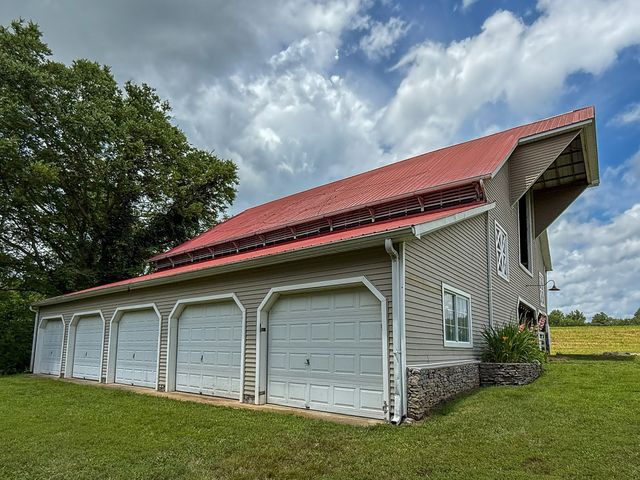 4929 Snow Creek Rd, Santa Fe, TN 38482