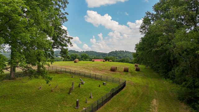4929 Snow Creek Rd, Santa Fe, TN 38482