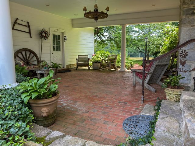 4929 Snow Creek Rd, Santa Fe, TN 38482