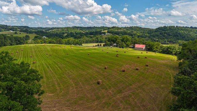 4929 Snow Creek Rd, Santa Fe, TN 38482