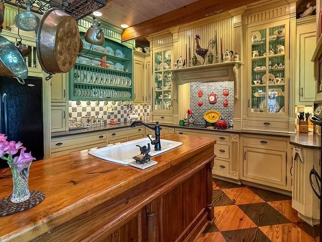 4929 Snow Creek Rd, Santa Fe, TN 38482