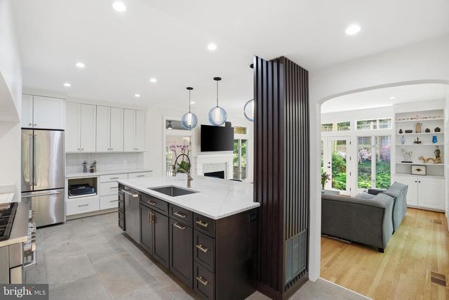 7835 HAMPDEN LN, Bethesda, MD 20814