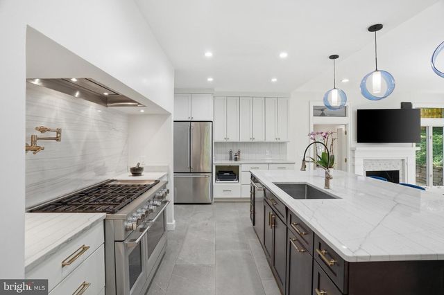 7835 HAMPDEN LN, Bethesda, MD 20814