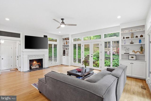 7835 HAMPDEN LN, Bethesda, MD 20814