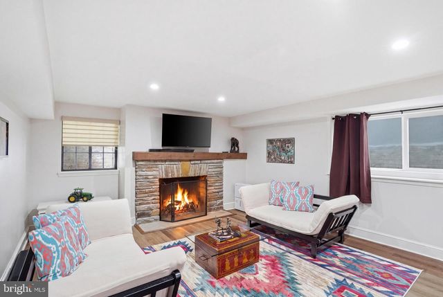 7835 HAMPDEN LN, Bethesda, MD 20814