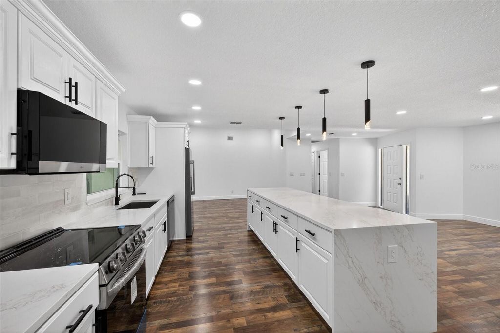 Image 10 of property listing at 56 BAY WOODS DRIVE, Safety Harbor, FL 34695