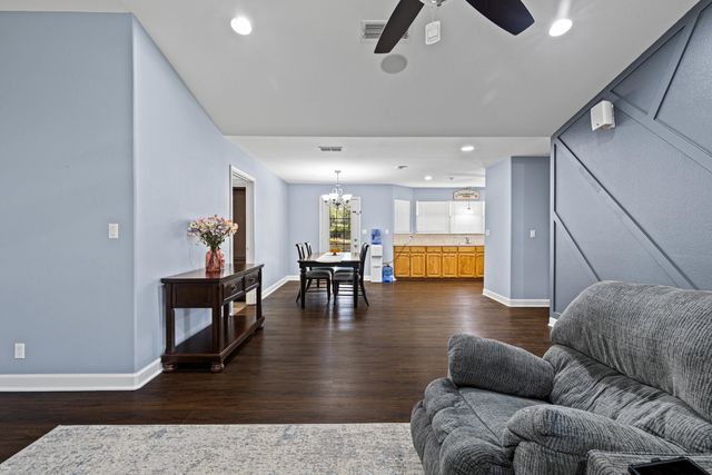 201 Town Oaks, Marshall, TX 75672