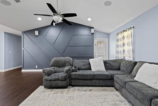 201 Town Oaks, Marshall, TX 75672