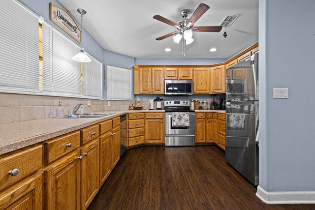 201 Town Oaks, Marshall, TX 75672