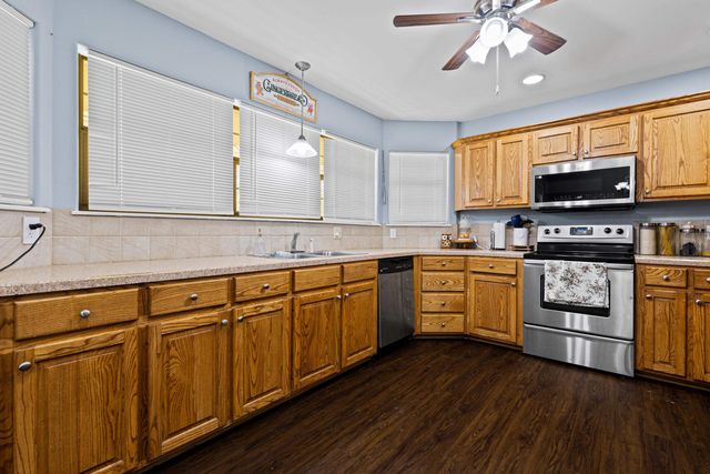 201 Town Oaks, Marshall, TX 75672