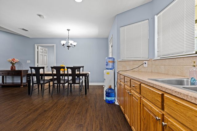 201 Town Oaks, Marshall, TX 75672