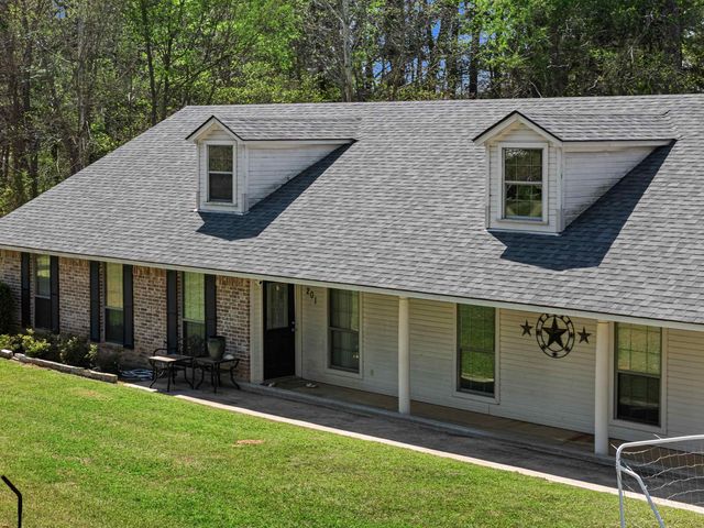 201 Town Oaks, Marshall, TX 75672