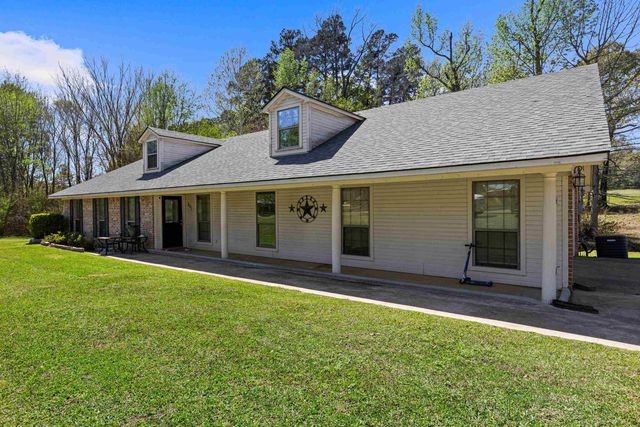 201 Town Oaks, Marshall, TX 75672