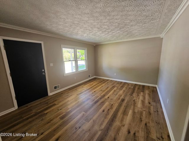 9233 Lantana Dr, Louisville, KY 40229