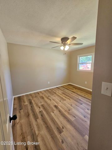 9233 Lantana Dr, Louisville, KY 40229