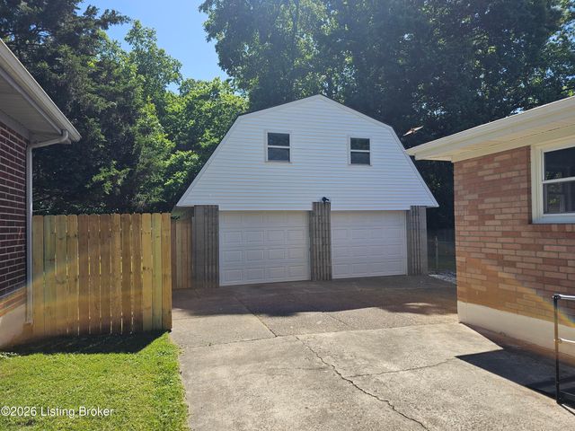 9233 Lantana Dr, Louisville, KY 40229