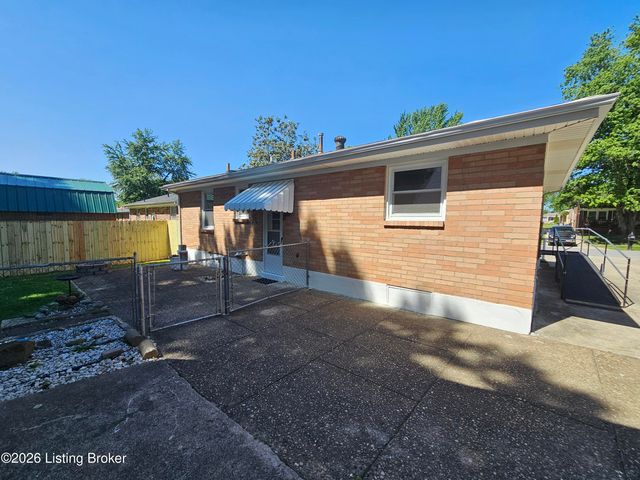 9233 Lantana Dr, Louisville, KY 40229