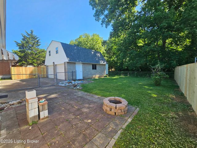 9233 Lantana Dr, Louisville, KY 40229