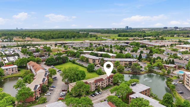 5513 Chateau Drive 4, Rolling Meadows, IL 60008