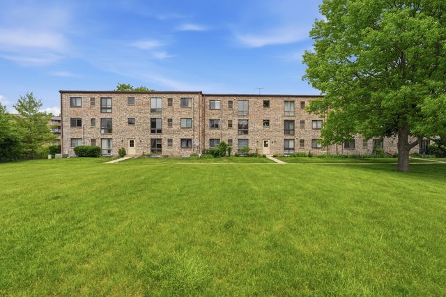5513 Chateau Drive 4, Rolling Meadows, IL 60008