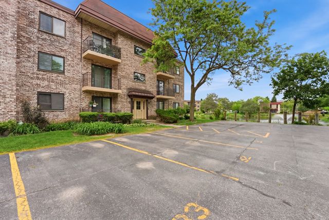 5513 Chateau Drive 4, Rolling Meadows, IL 60008