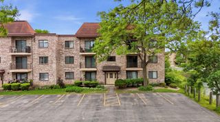 5513 Chateau Drive 4, Rolling Meadows, IL 60008