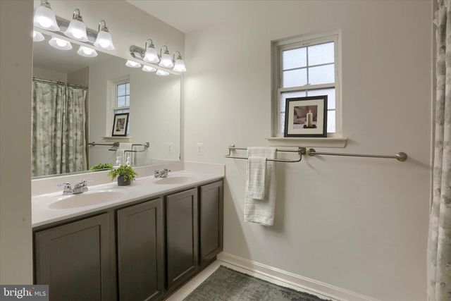 17 BARNHART CIR, Mechanicsburg, PA 17050