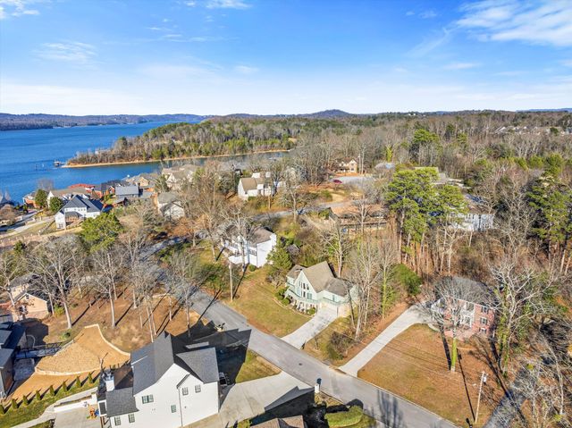 4913 Shoreline Drive, Chattanooga, TN 37416