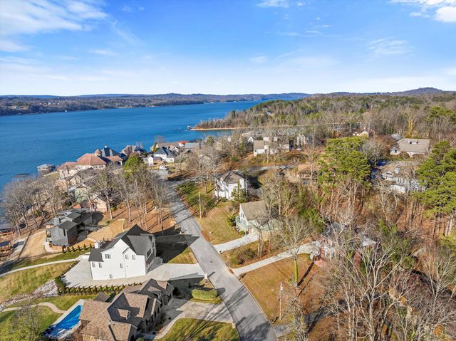 4913 Shoreline Drive, Chattanooga, TN 37416