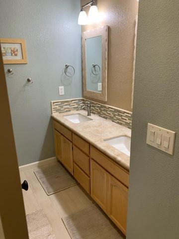 973 Caversham Way, Galt, CA 95632