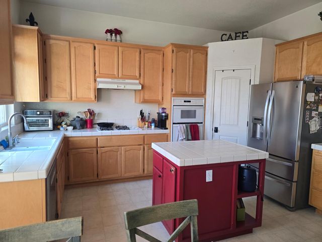 973 Caversham Way, Galt, CA 95632