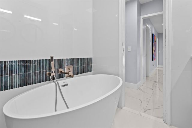 1025 Washington Street, Hollywood, FL 33019