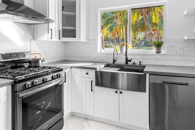 1025 Washington Street, Hollywood, FL 33019