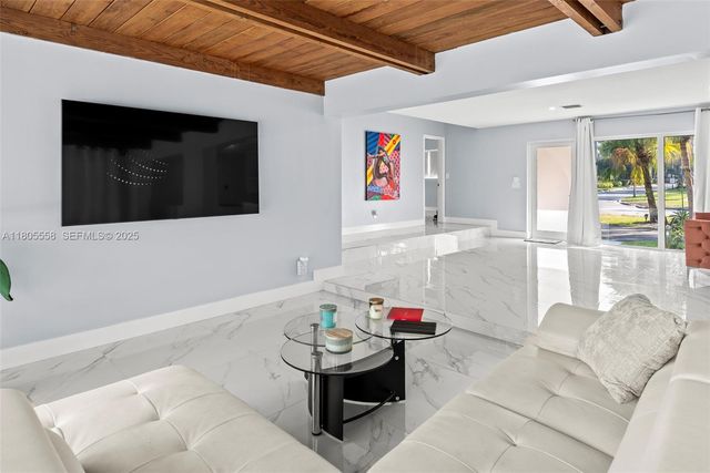 1025 Washington Street, Hollywood, FL 33019