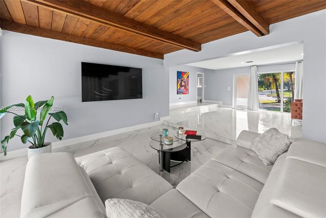 1025 Washington Street, Hollywood, FL 33019