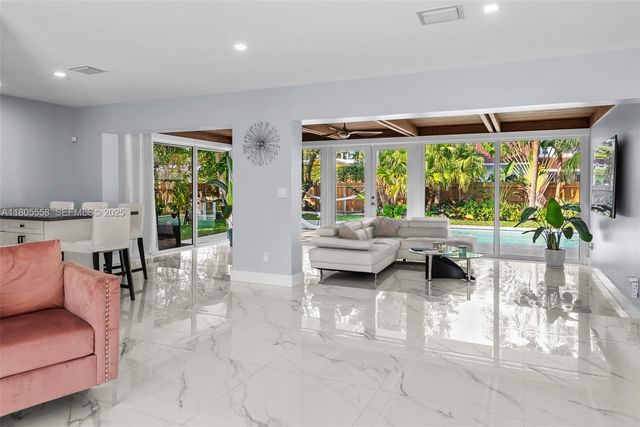1025 Washington Street, Hollywood, FL 33019
