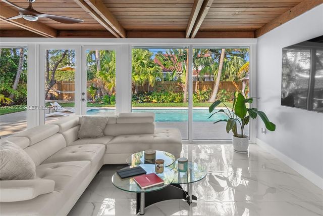 1025 Washington Street, Hollywood, FL 33019