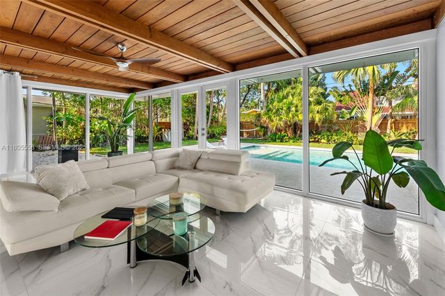 1025 Washington Street, Hollywood, FL 33019