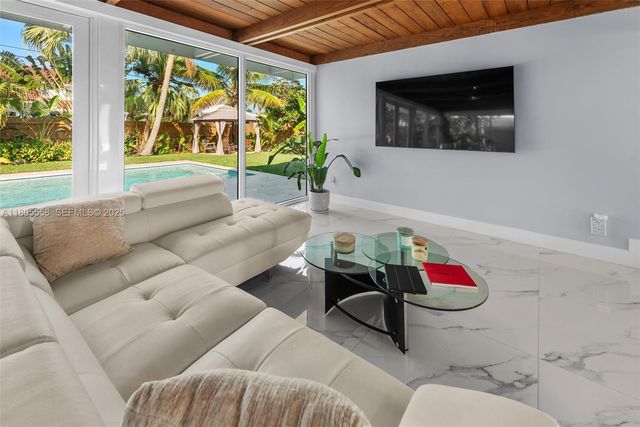 1025 Washington Street, Hollywood, FL 33019