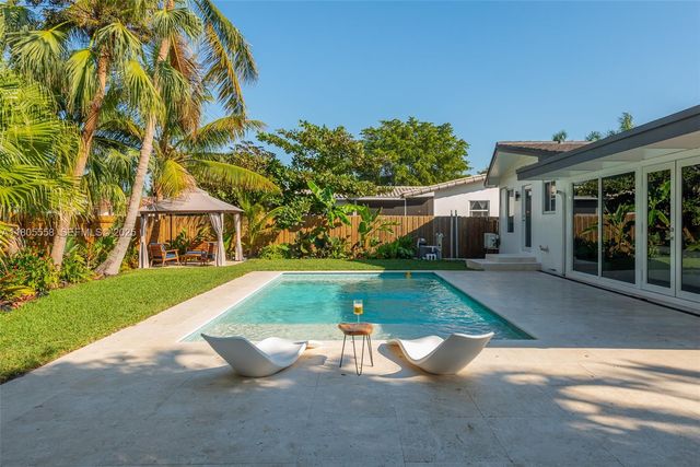 1025 Washington Street, Hollywood, FL 33019