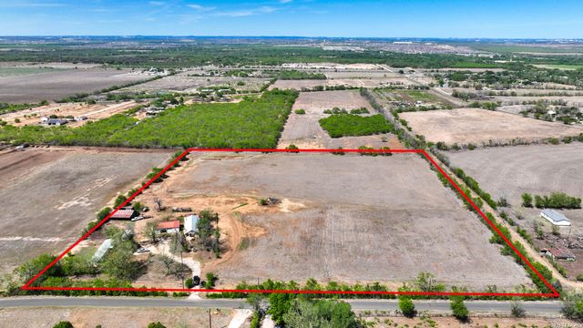 10945 Dillon Rd, Atascosa, TX 78002