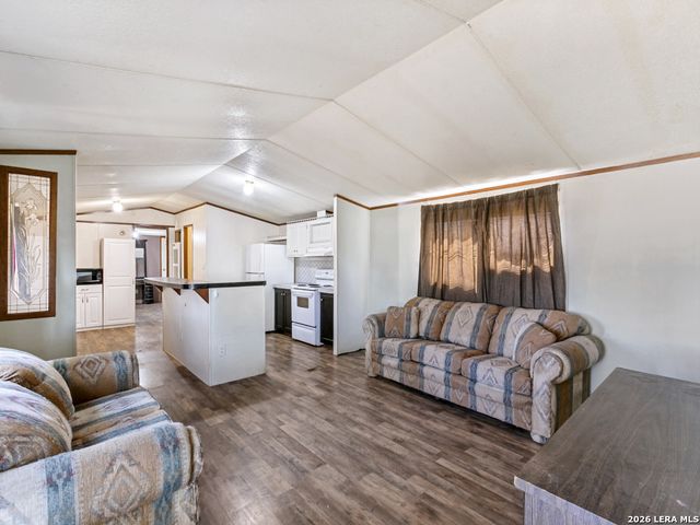 10945 Dillon Rd, Atascosa, TX 78002