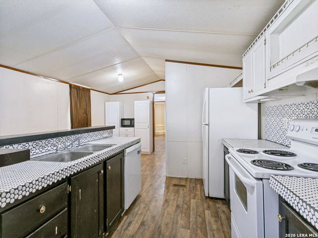 10945 Dillon Rd, Atascosa, TX 78002