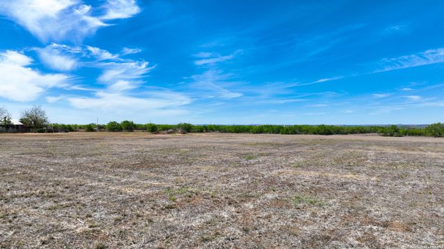 10945 Dillon Rd, Atascosa, TX 78002