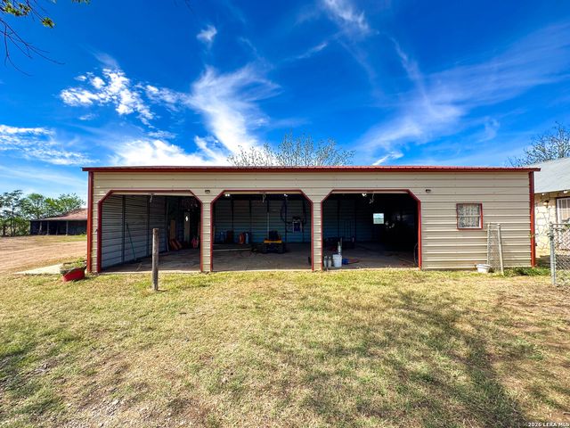 10945 Dillon Rd, Atascosa, TX 78002