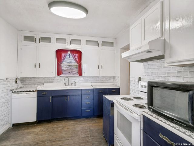 10945 Dillon Rd, Atascosa, TX 78002