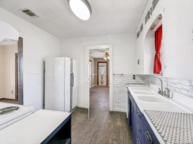 10945 Dillon Rd, Atascosa, TX 78002
